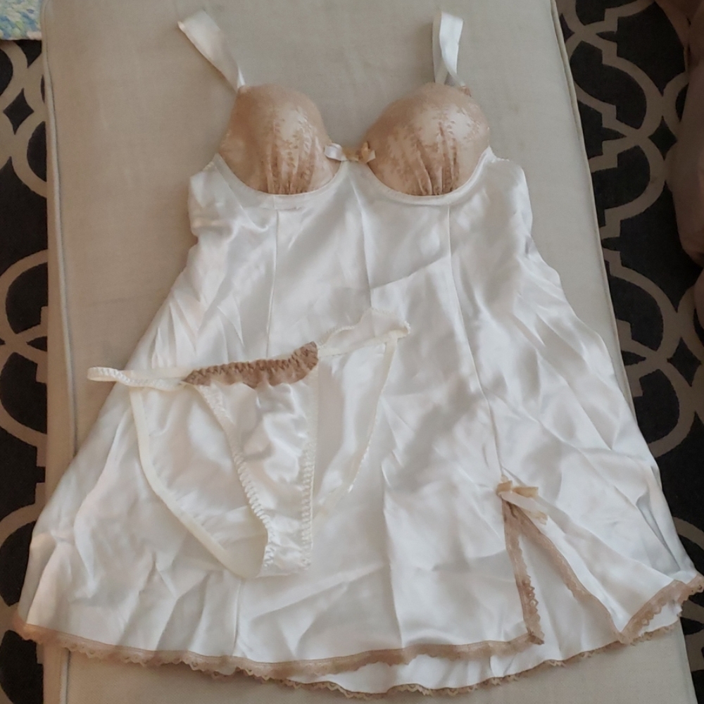 NWOT Linea Donatella white silky lingerie set